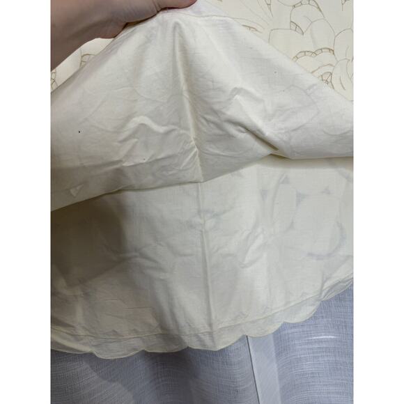 Vintage Beige Embroidered Floral Pattern Lined Christmas Tree Skirt Scallop Edge - Picture 5 of 6